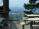 Terrasse der Cafeteria etwas unterhalb der ALS